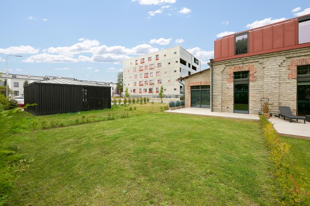 High Ceiling Loft With Its Own Backyard And A Terrace Apartment Tallinn Exterior photo