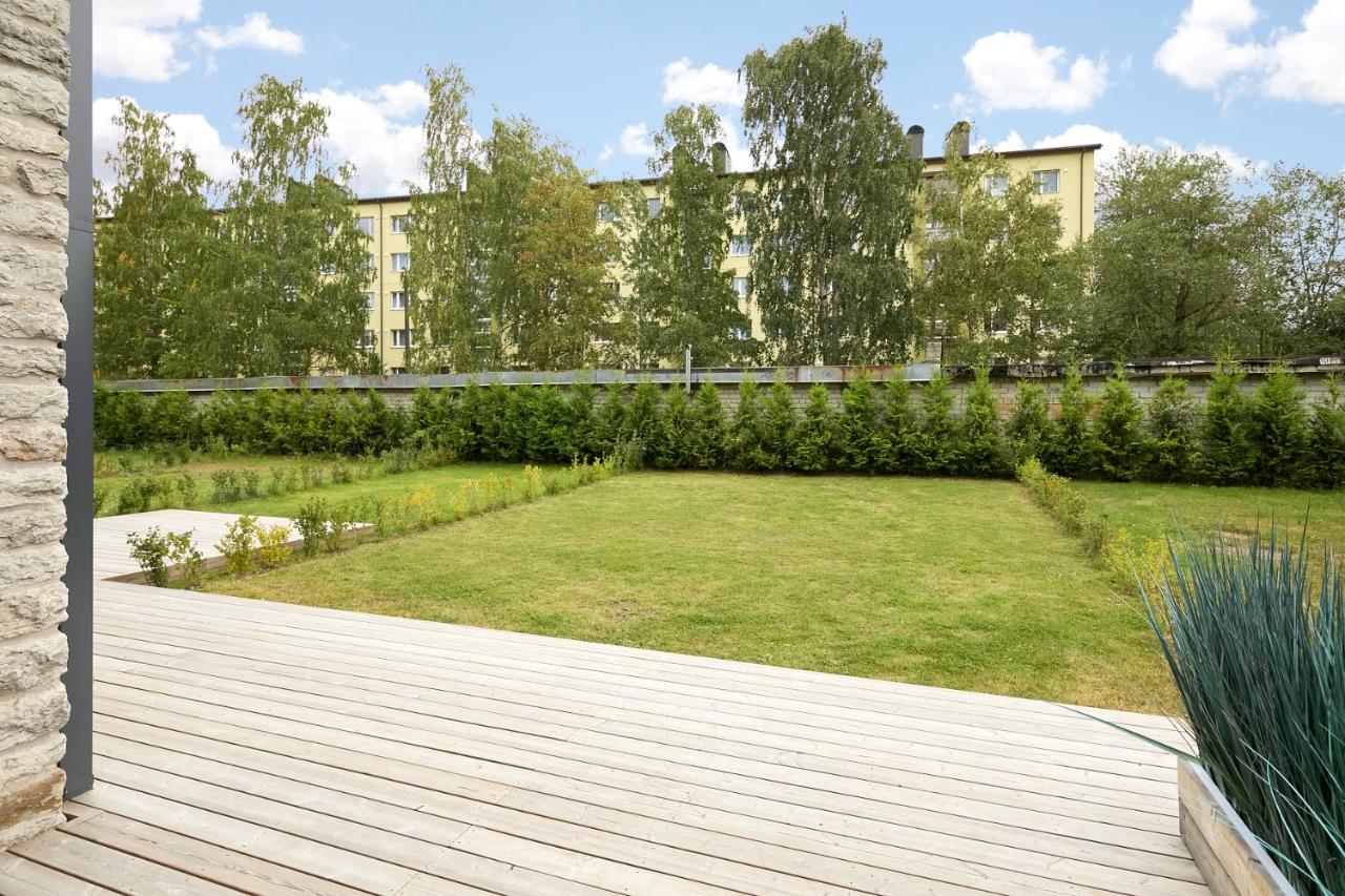 High Ceiling Loft With Its Own Backyard And A Terrace Apartment Tallinn Exterior photo